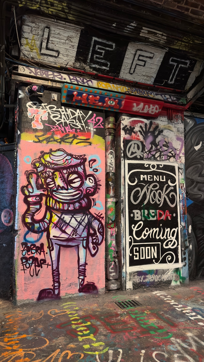 mural in  by artist unknown.
