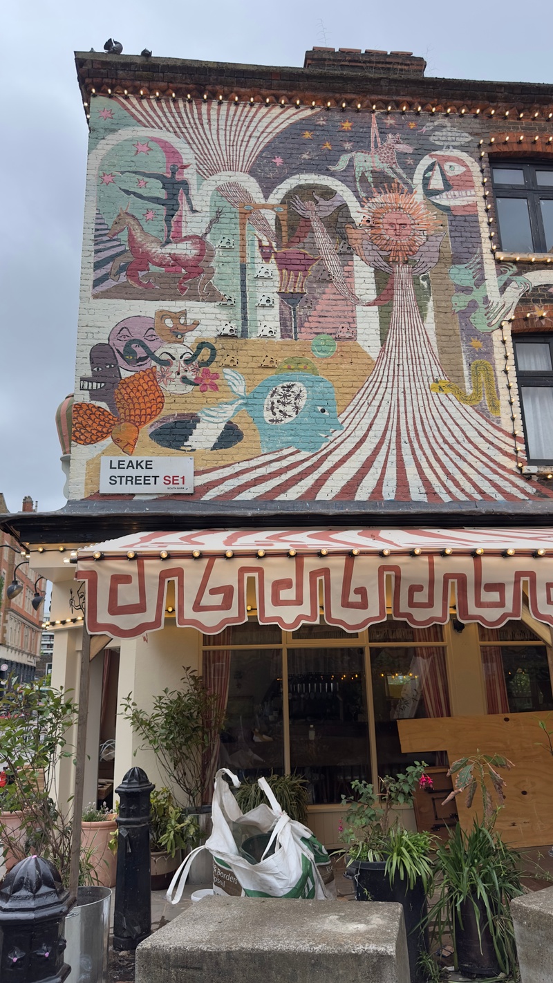 mural in  by artist unknown.