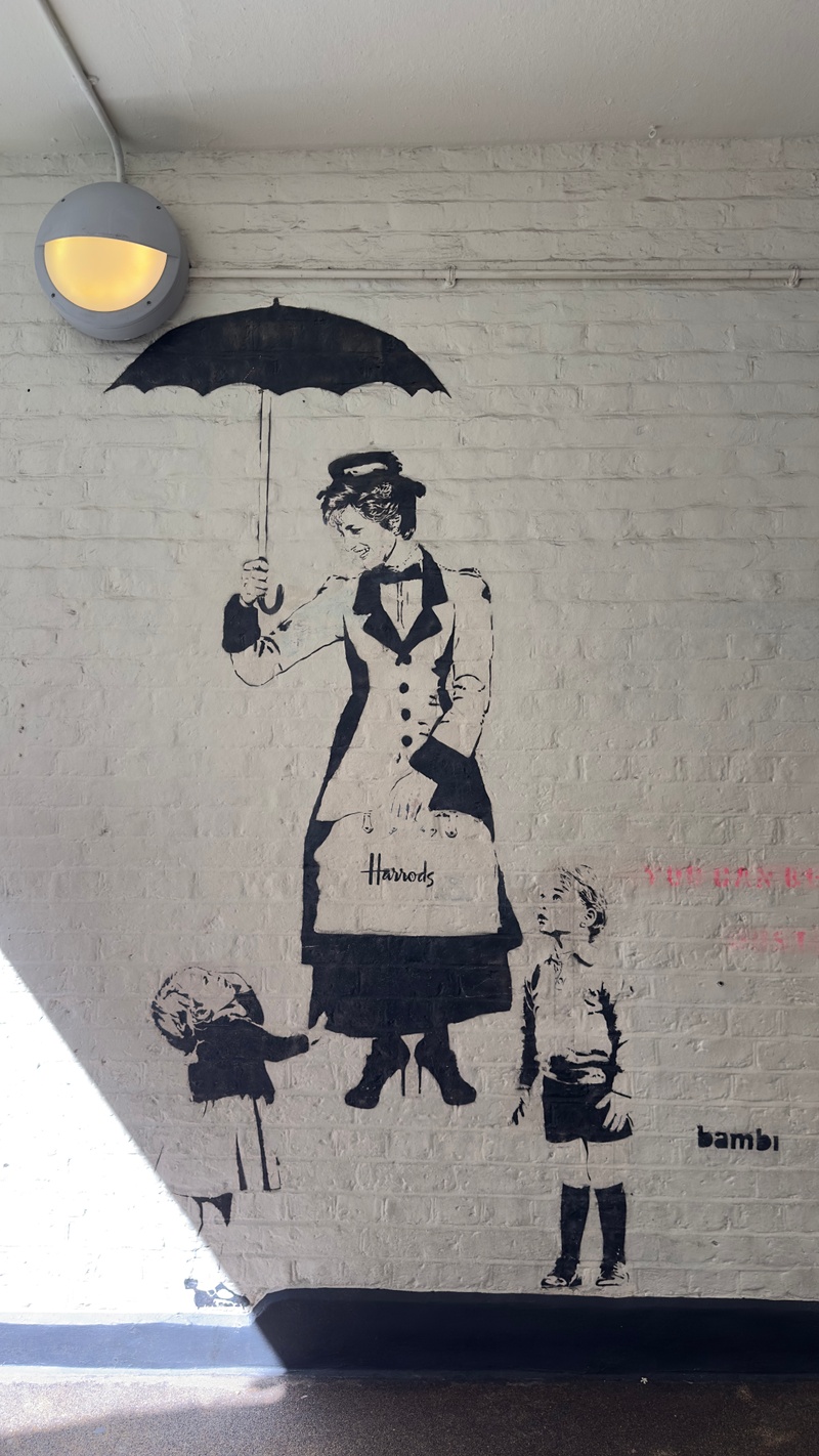 mural in  by artist unknown.