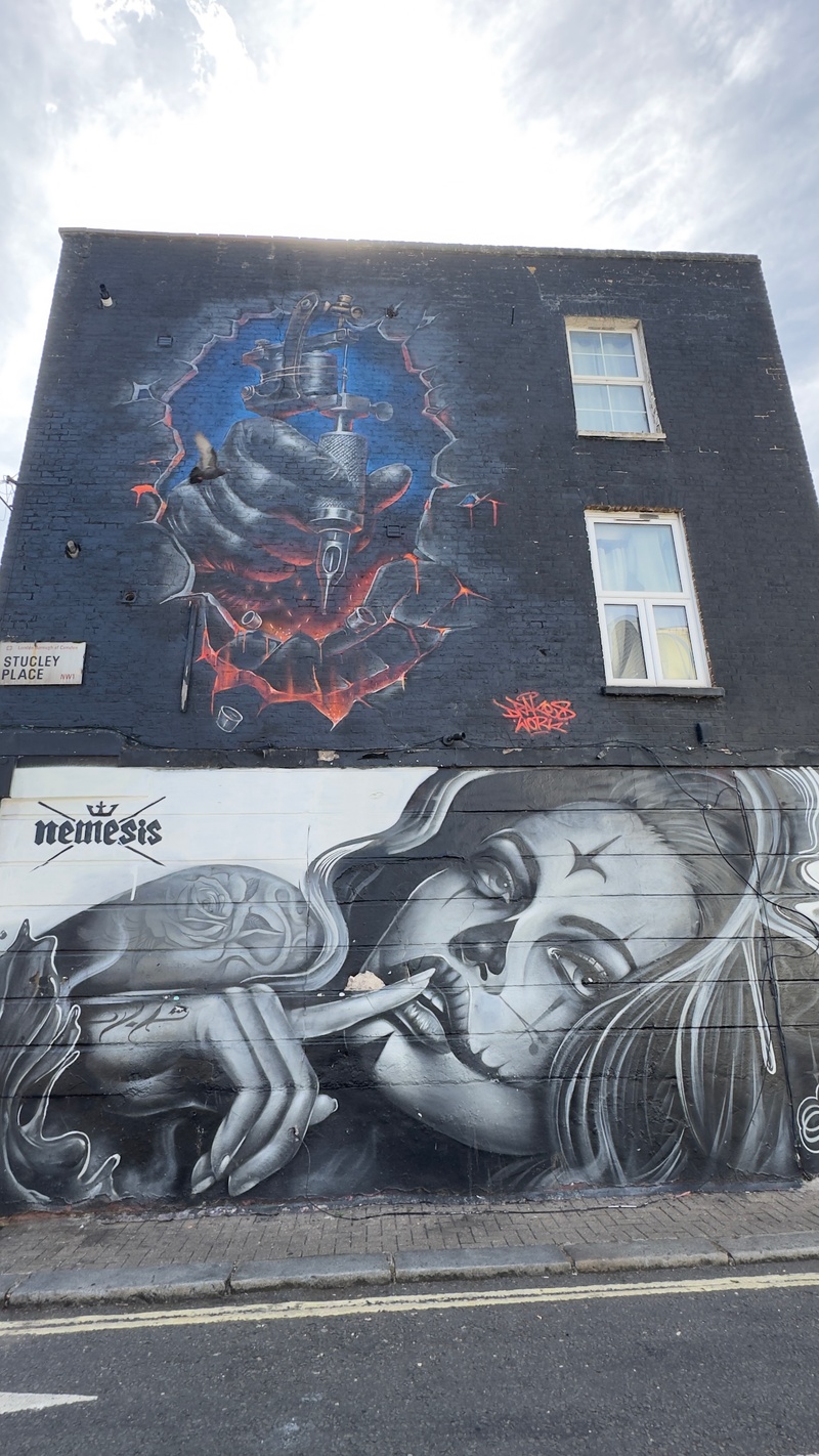 mural in  by artist unknown.