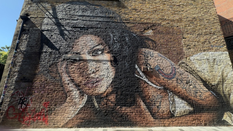 mural in  by artist unknown.