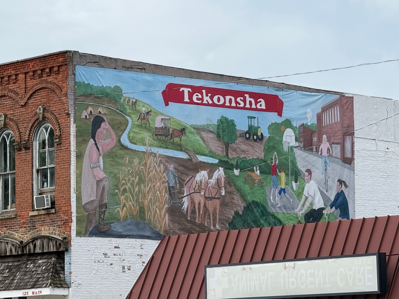 mural in Tekonsha by artist unknown.