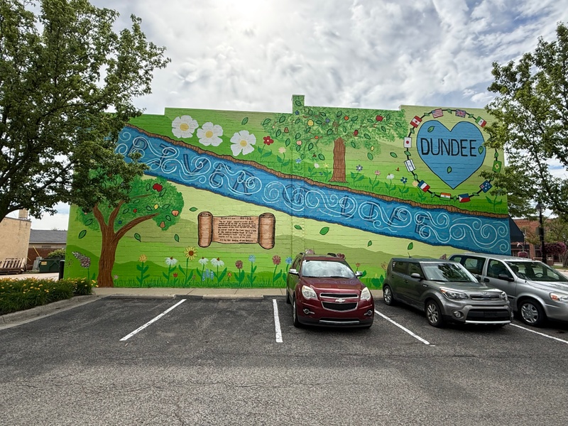 mural in Dundee by artist unknown.