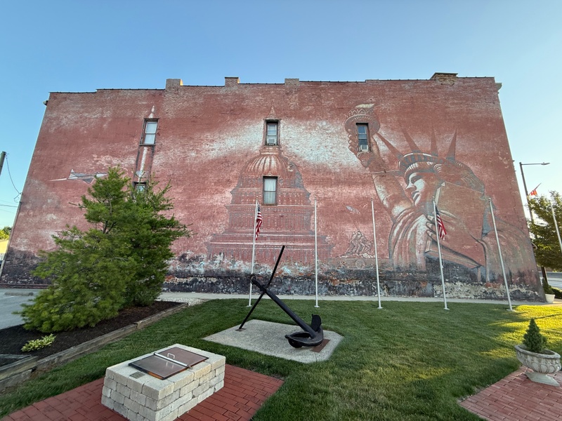 mural in Findlay by artist unknown.