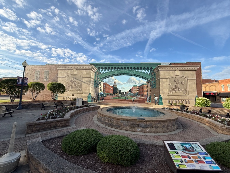 mural in Bucyrus by artist unknown.
