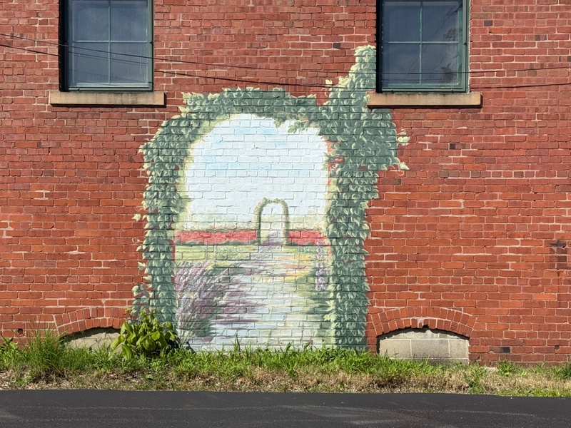 mural in Smithville by artist unknown.