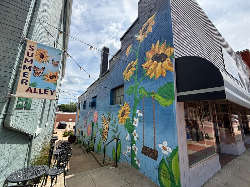 mural in Minerva by artist unknown.