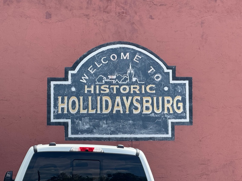 mural in Hollidaysburg by artist unknown.