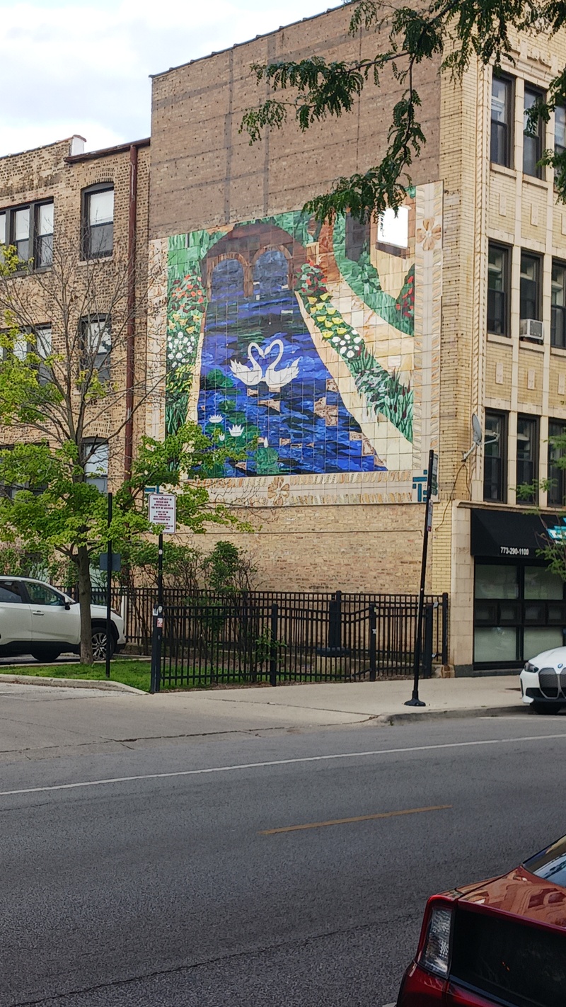 mural in Chicago by artist unknown.