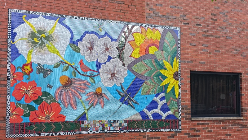 mural in Chicago by artist unknown.