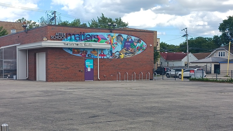 mural in Chicago by artist unknown.