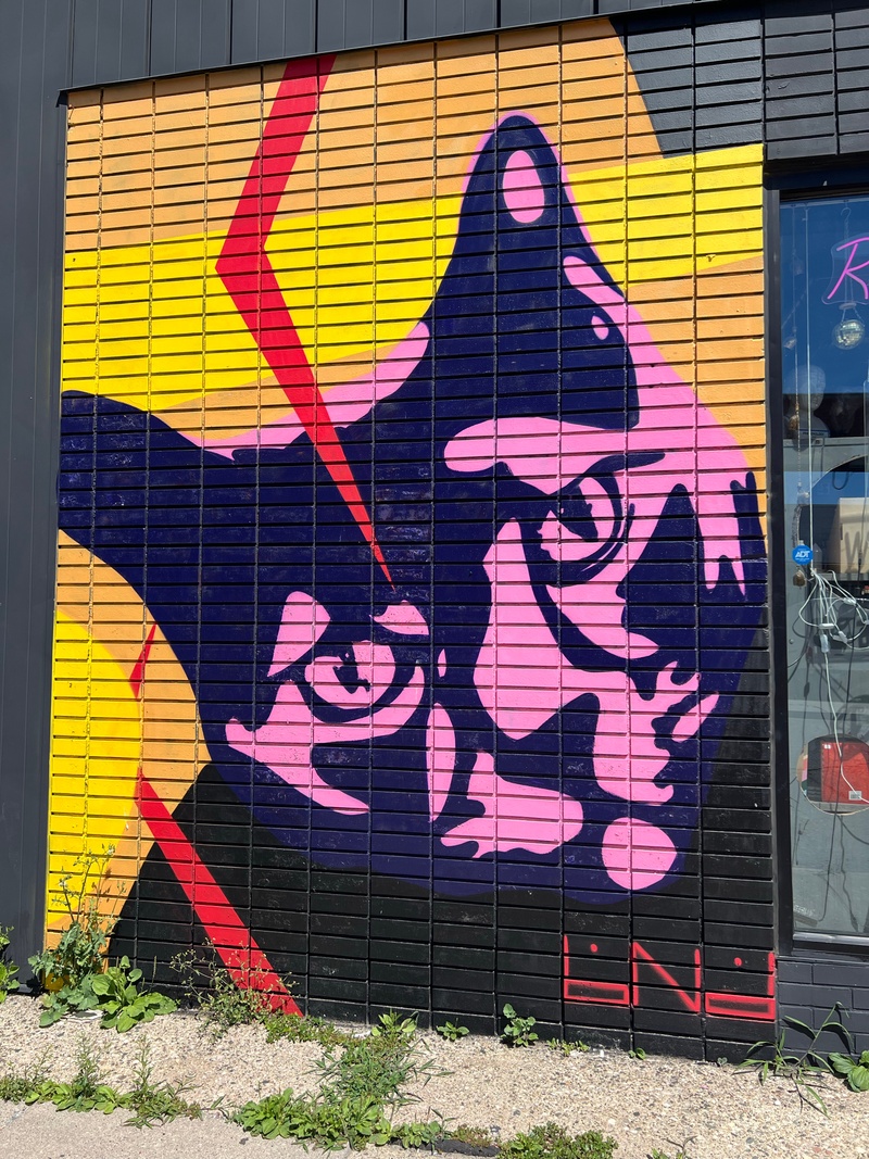 mural in Detroit by artist bNd.