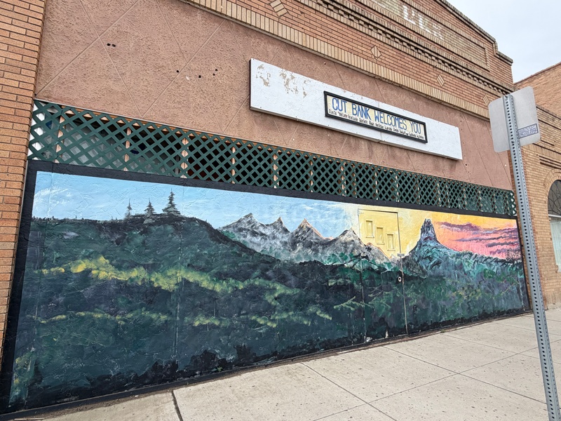 mural in  by artist unknown.