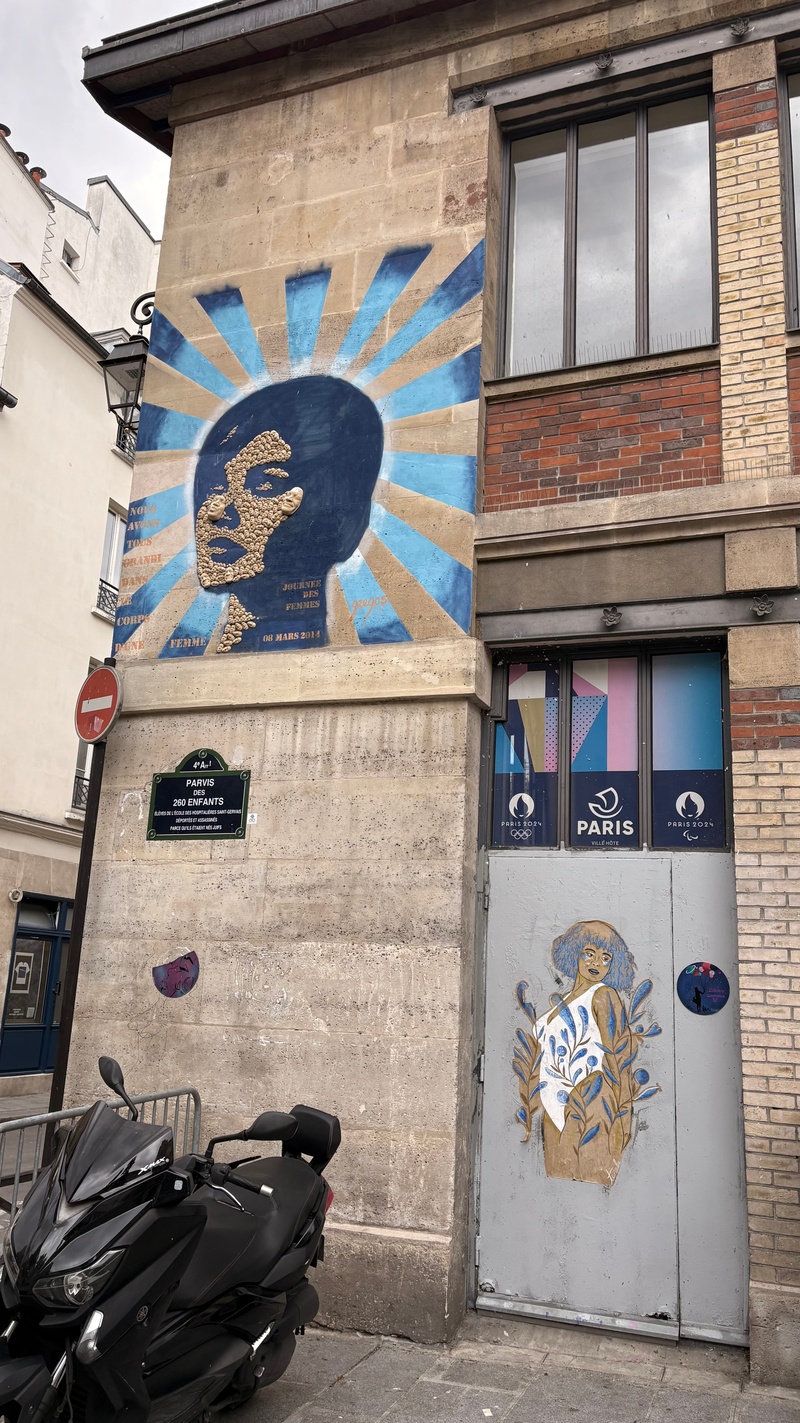 mural in Paris by artist unknown.