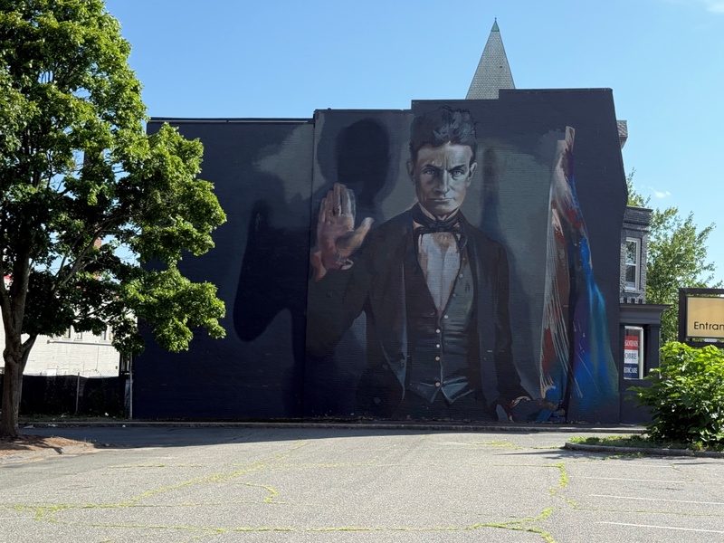 mural in Holyoke by artist unknown.