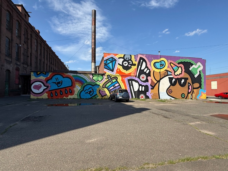 mural in Holyoke by artist unknown.