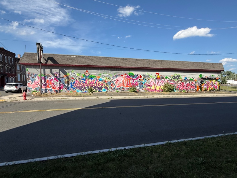 mural in Holyoke by artist unknown.