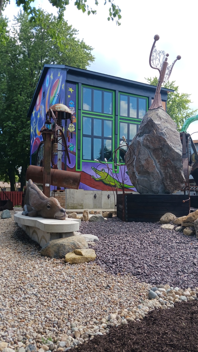 mural in Bloomington by artist Peter Thaddeus.
