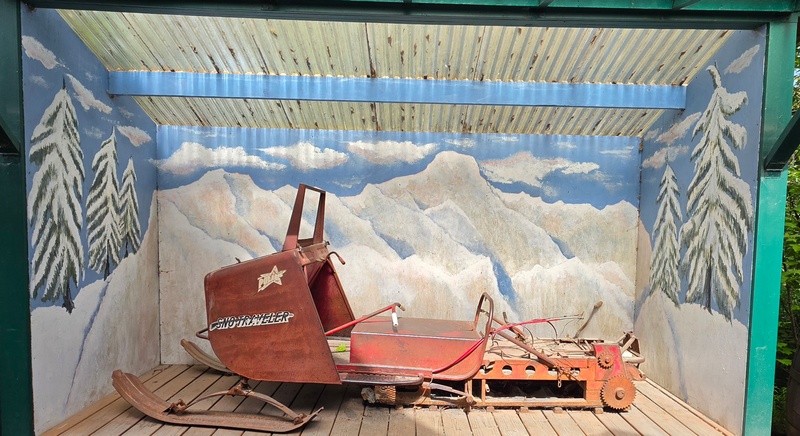 mural in Talkeetna by artist unknown.