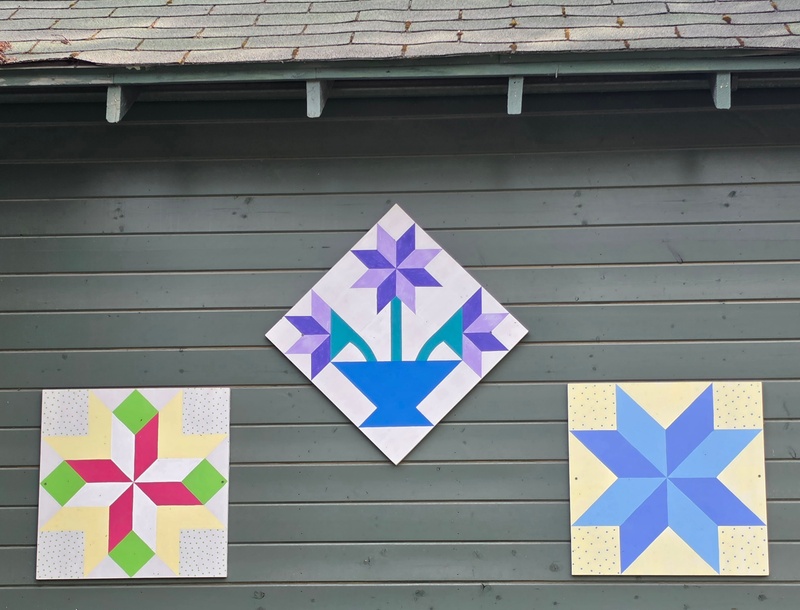 mural in Talkeetna by artist unknown.