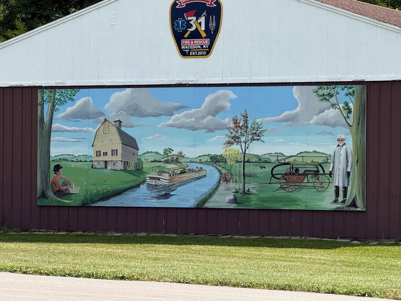 mural in Macedon by artist unknown.