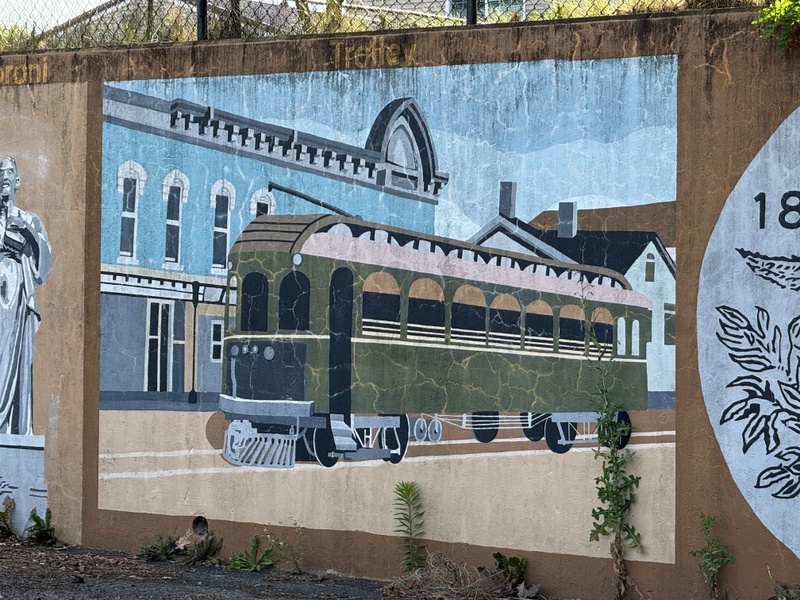 mural in Palmyra by artist unknown.