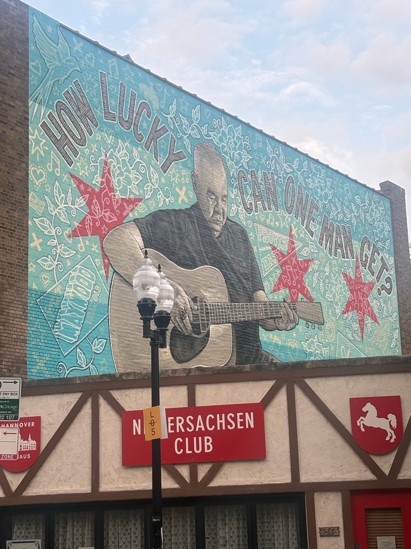 mural in Chicago by artist unknown.
