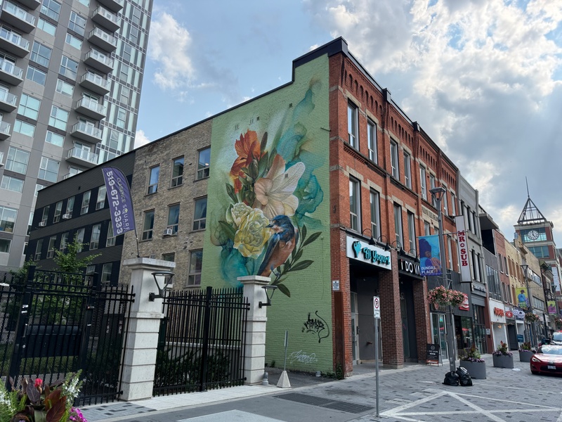 mural in London by artist unknown.