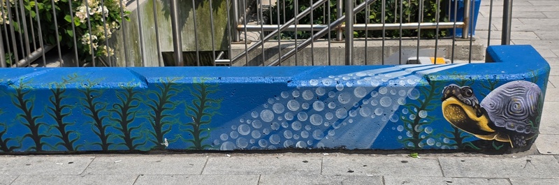 mural in Toronto by artist unknown.