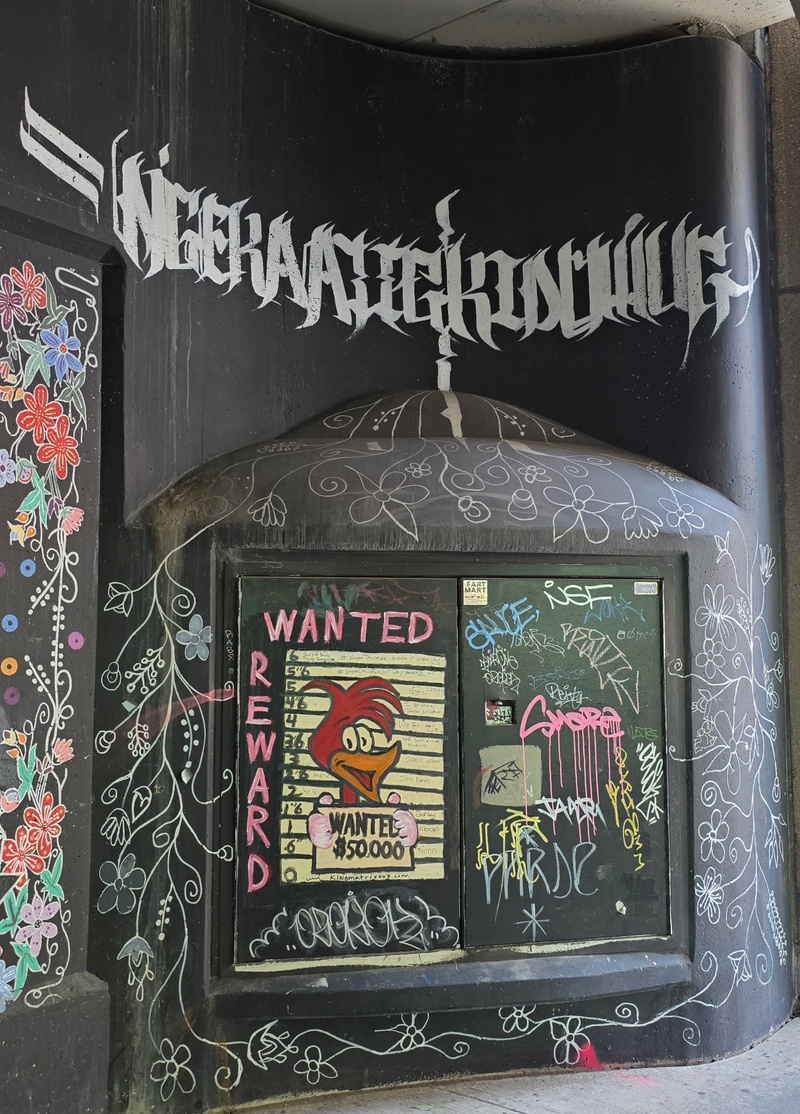 mural in Toronto by artist unknown.