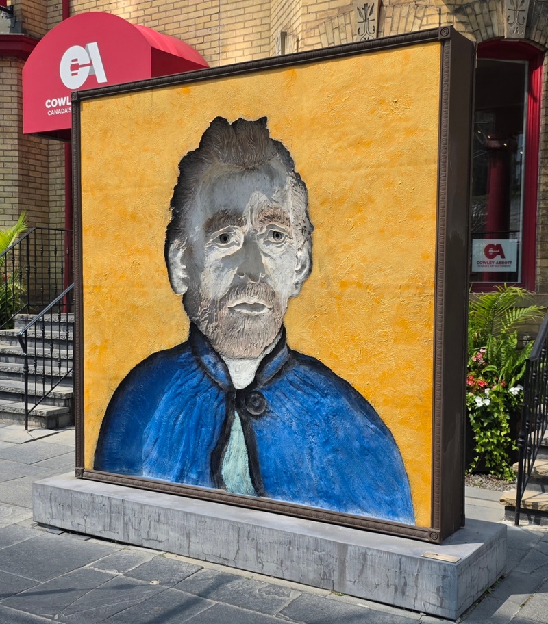 mural in Toronto by artist unknown.