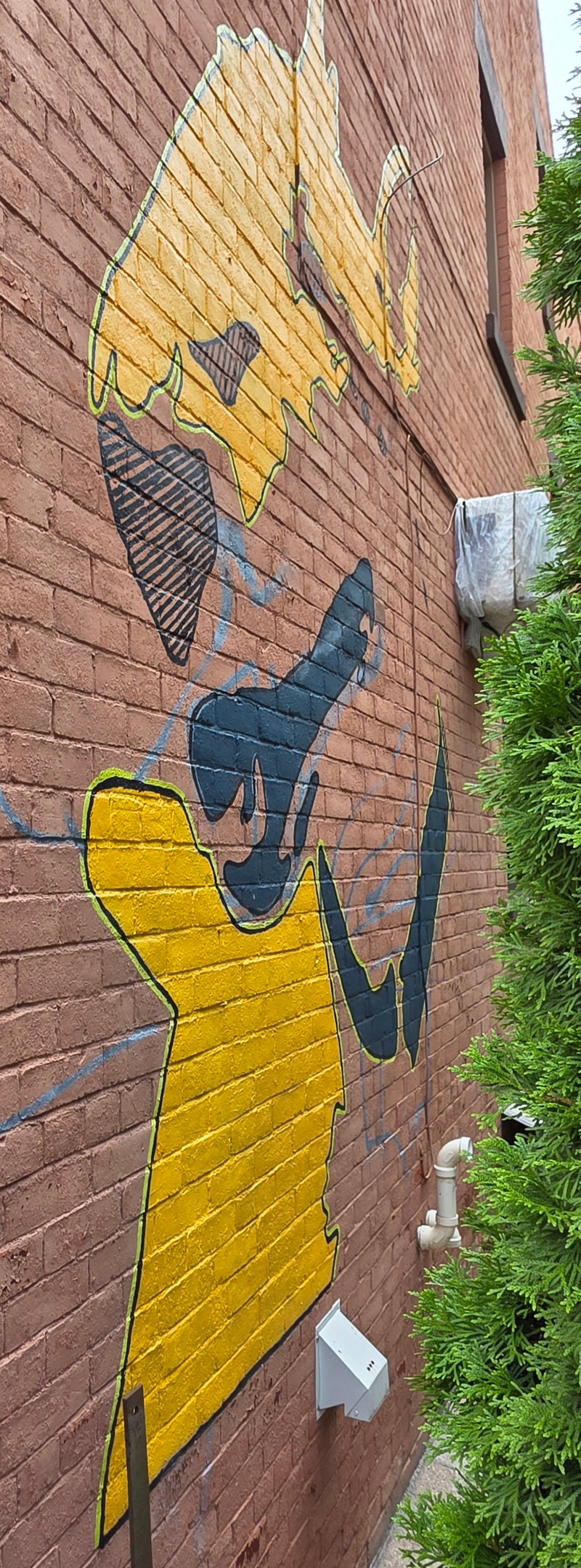 mural in Toronto by artist unknown.