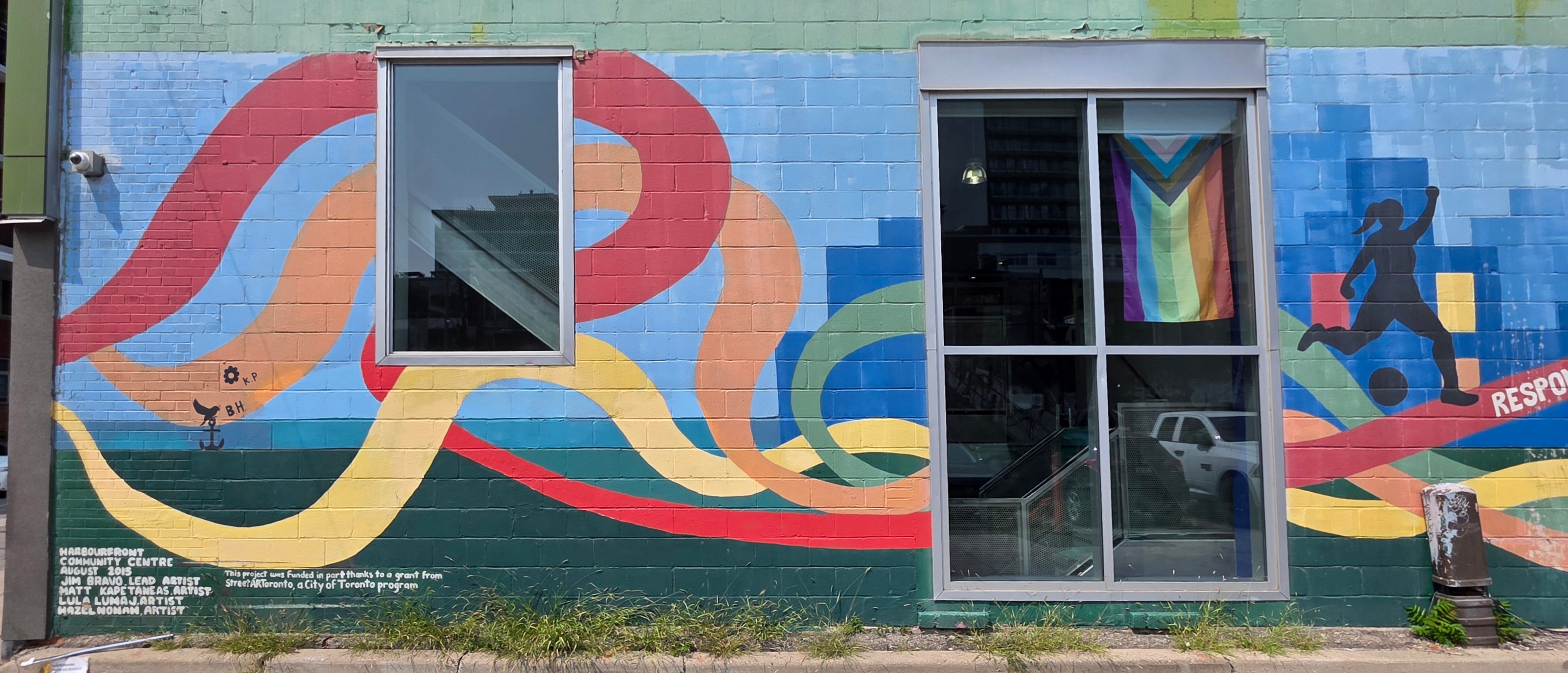 mural in Toronto by artist unknown.