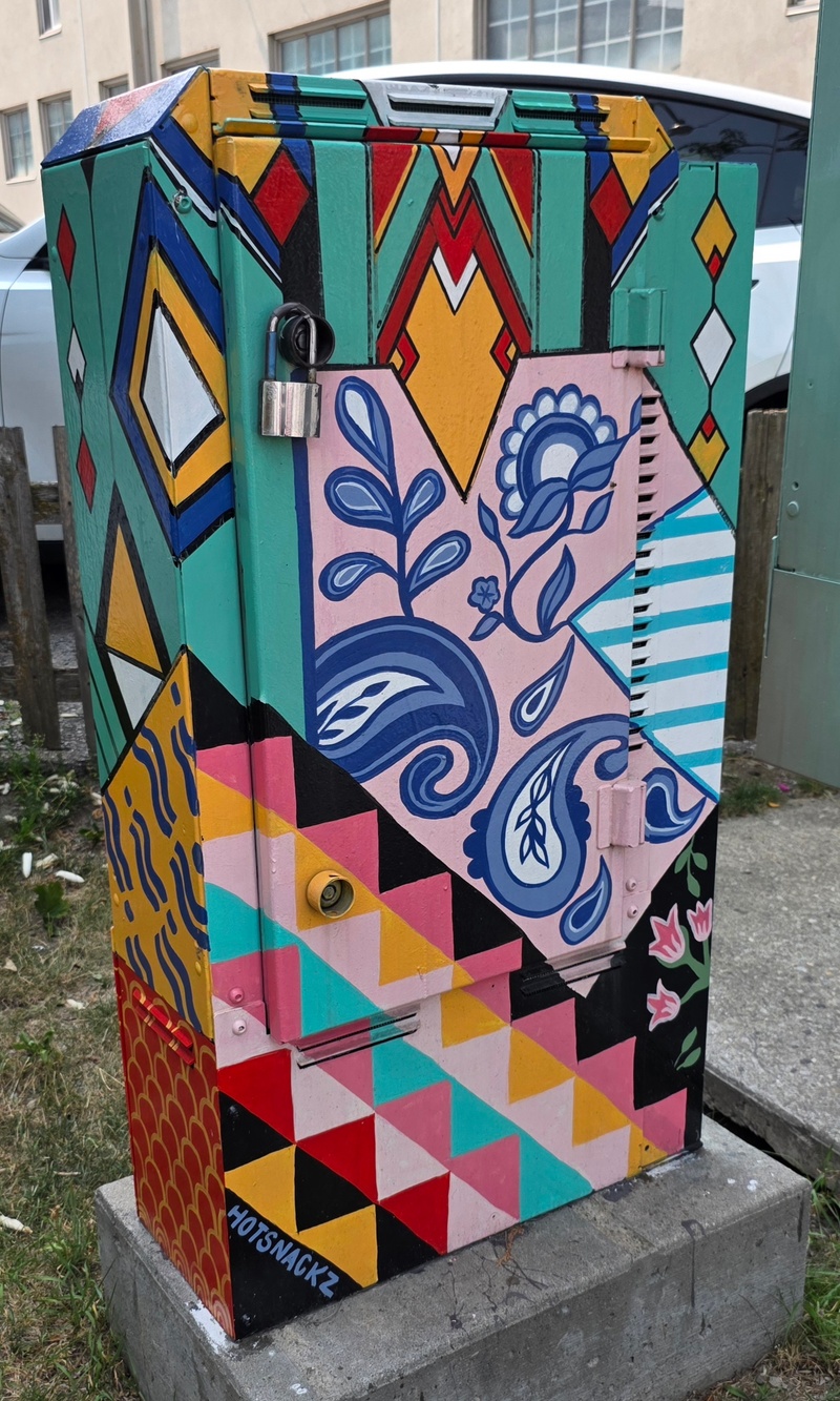 mural in Toronto by artist unknown.