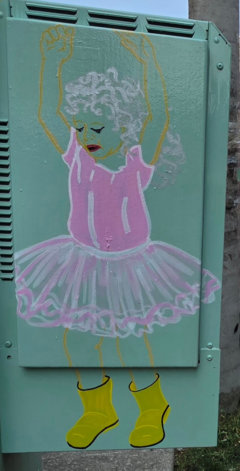 mural in Toronto by artist unknown.