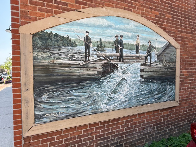 mural in Gravenhurst by artist unknown.
