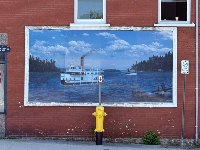 mural in Gravenhurst by artist unknown.