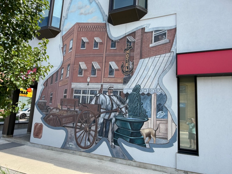 mural in Midland by artist unknown.