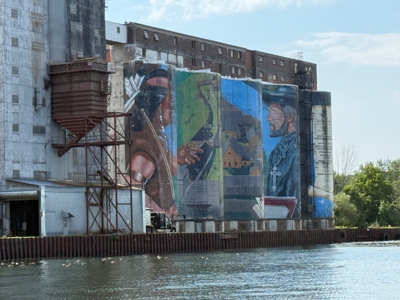 mural in Midland by artist unknown.