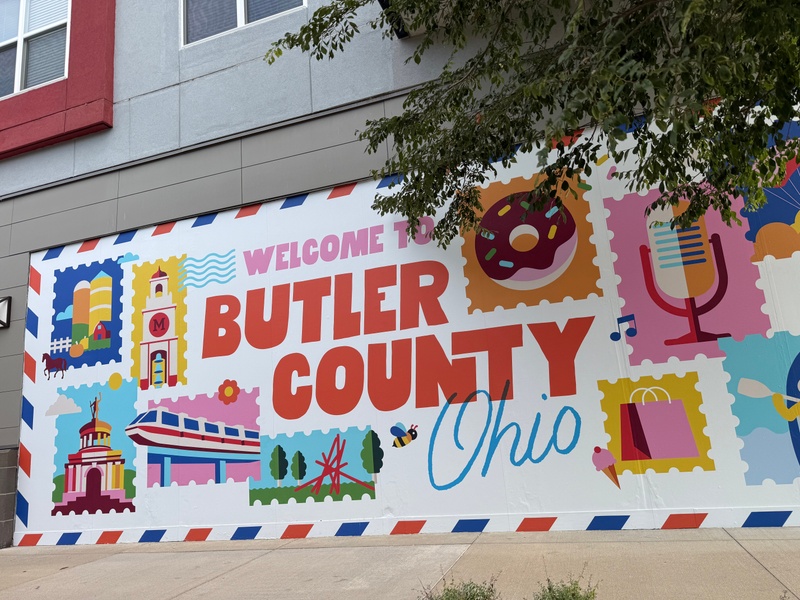 mural in  by artist unknown.