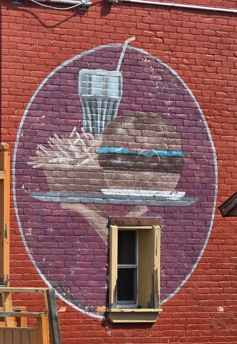 mural in Sables-Spanish Rivers by artist unknown.