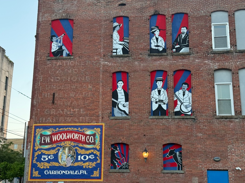 mural in Carbondale by artist unknown.
