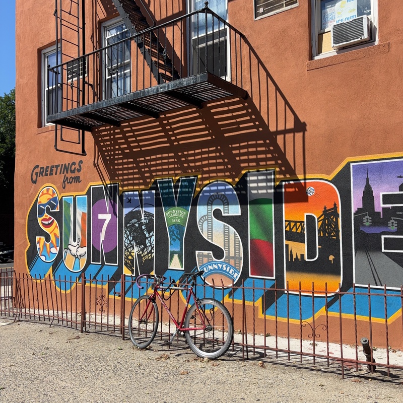 mural in Queens by artist unknown.