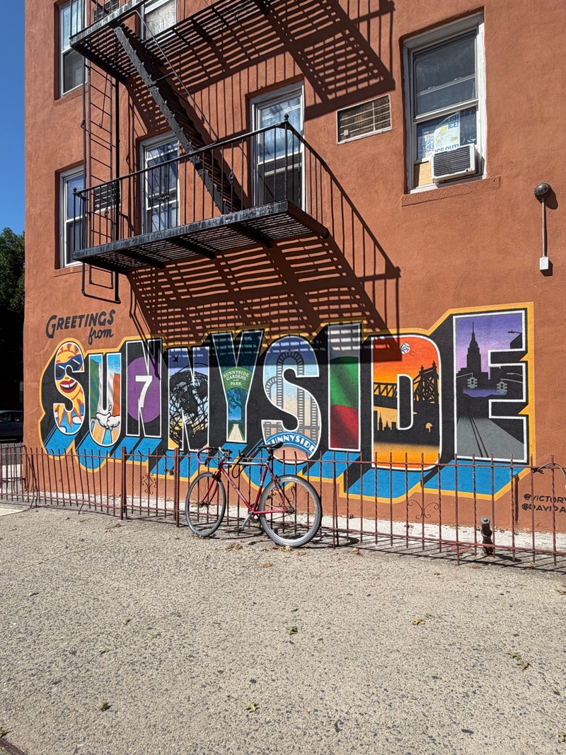 mural in Queens by artist unknown.
