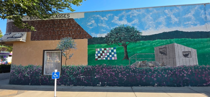 mural in Mundare by artist unknown.