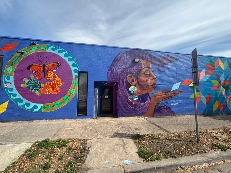 mural in  by artist unknown.