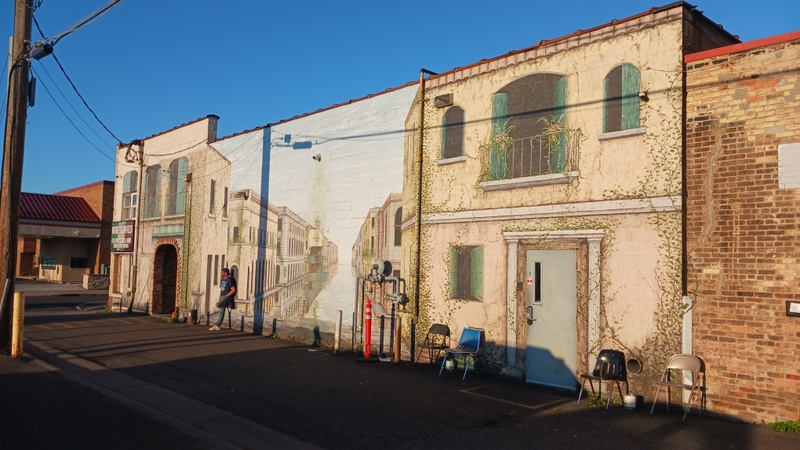 mural in Superior by artist unknown.