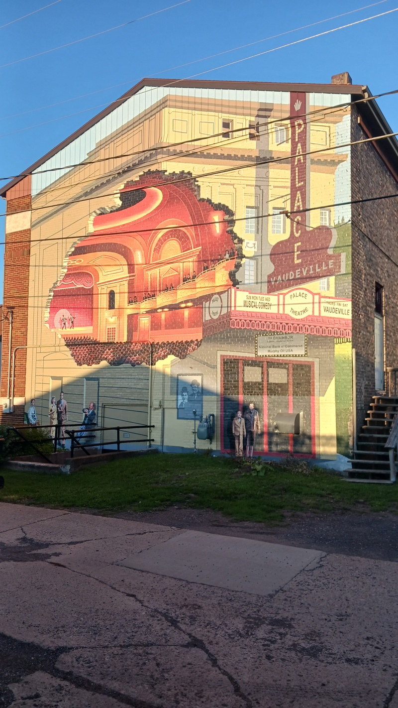 mural in Superior by artist unknown.