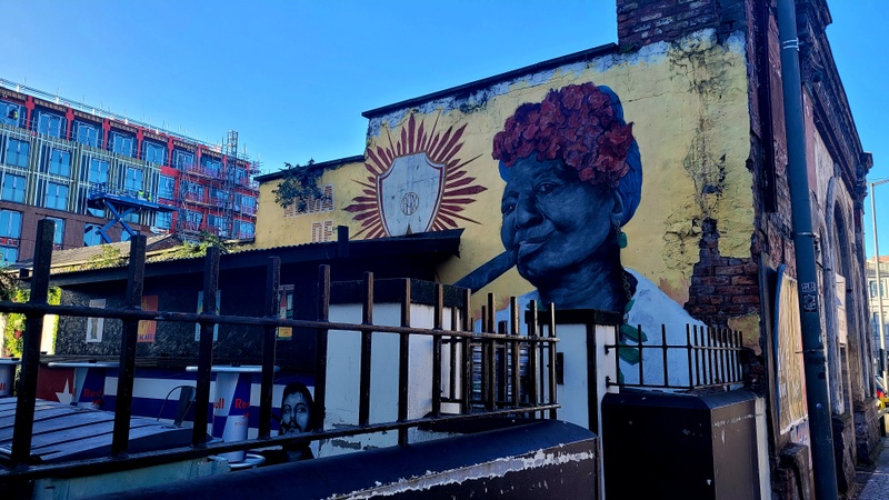 mural in  by artist unknown.