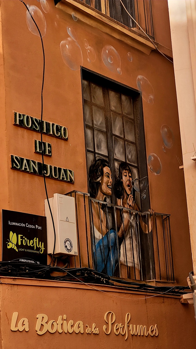 mural in Málaga by artist unknown.